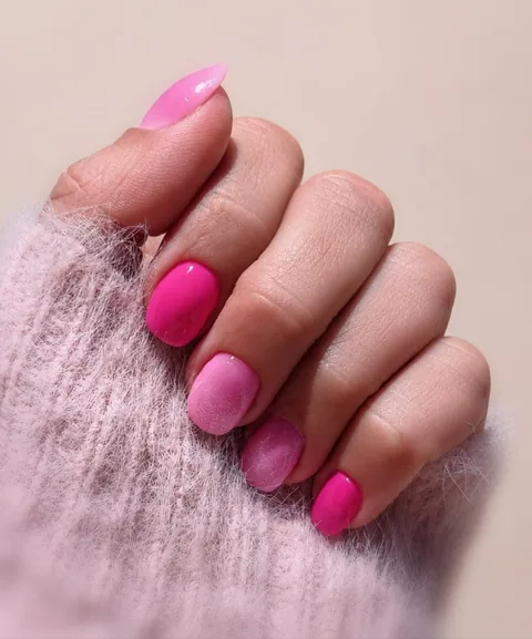 Création rose fuchsia de L’Atelier Venta’Nails